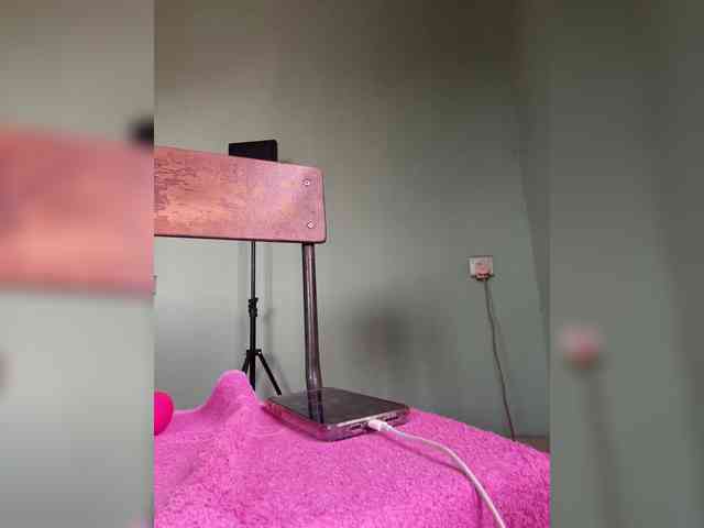 skinnycee Live Webcam on BongaCams