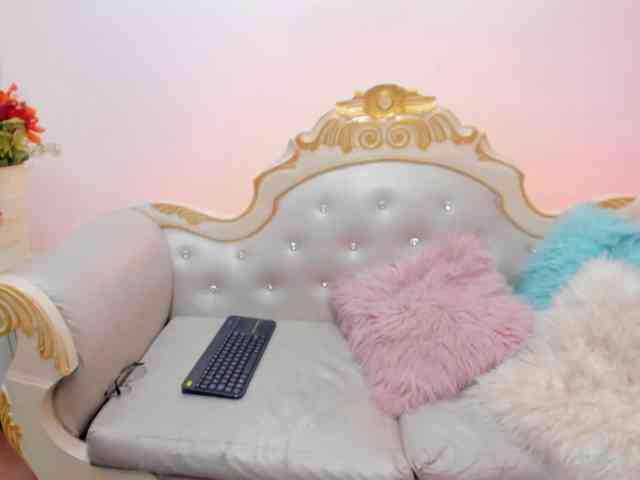 MelodyNahomi webcam