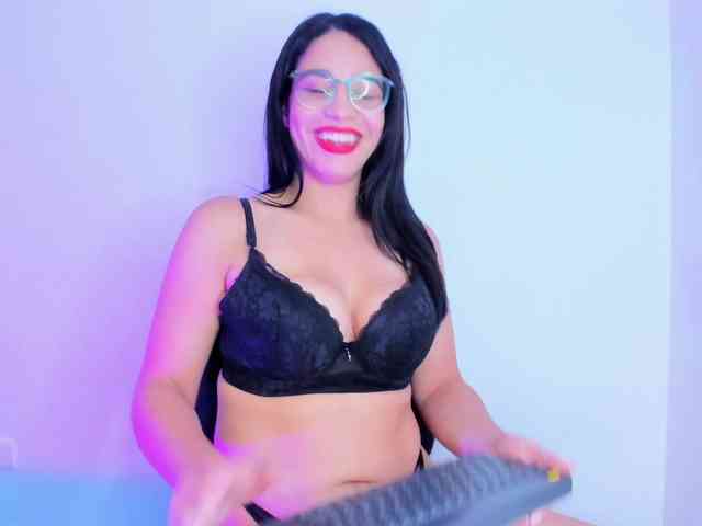 nude chatroom MelodyNahomi