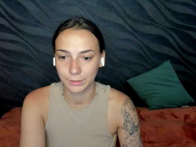  Juliamills chat room