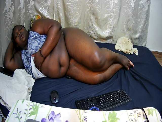 chubby-pritty webcam bongacams model stream image