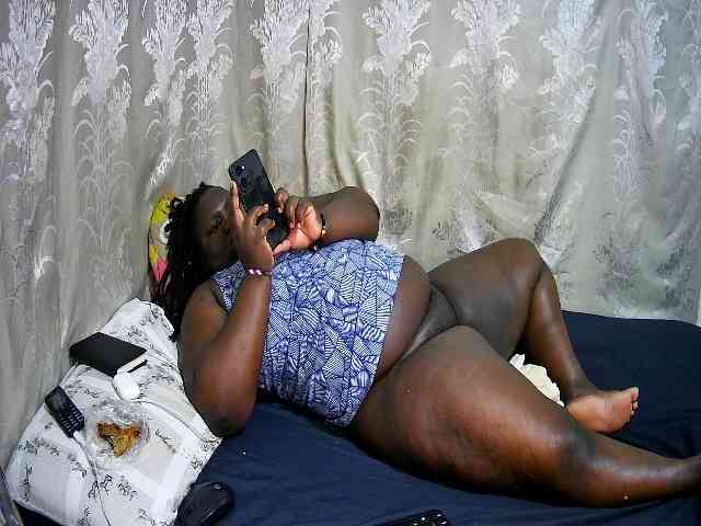 chubby-pritty Live Webcam on BongaCams