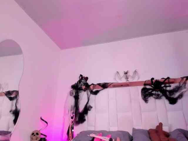 Mia-everly webcam