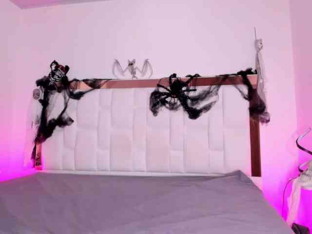 Mia-everly webcam