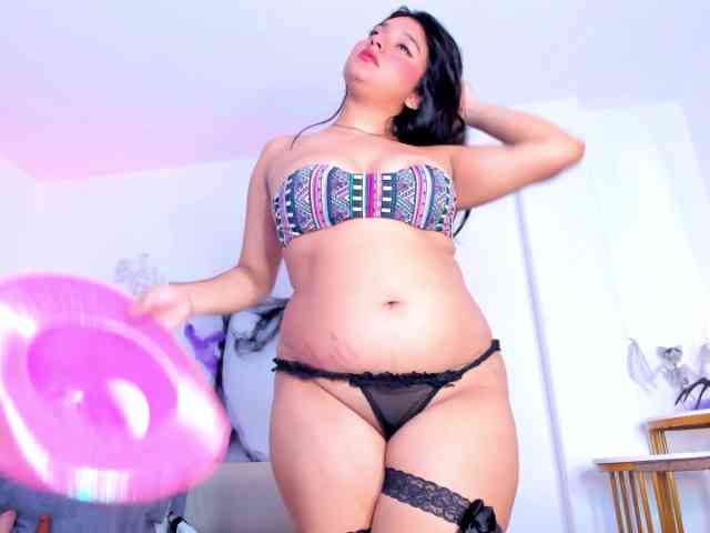 Mia-everly webcam