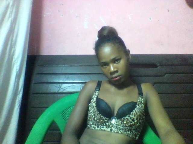 nomenen Live Cam on BongaCams