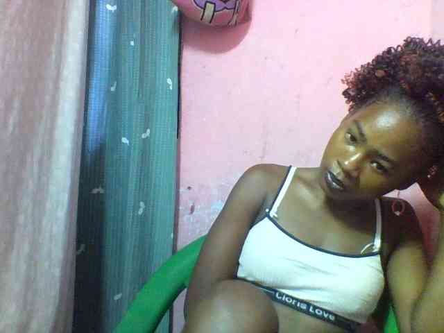 nomenen Live Webcam on BongaCams