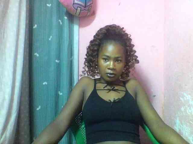 nomenen Live Webcam on BongaCams