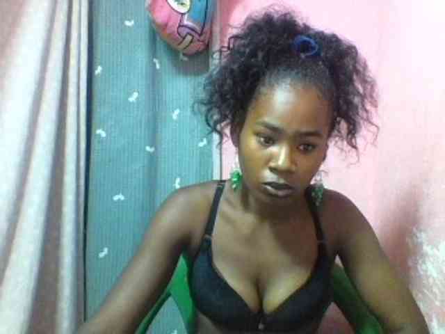 nomenen Live Webcam on BongaCams