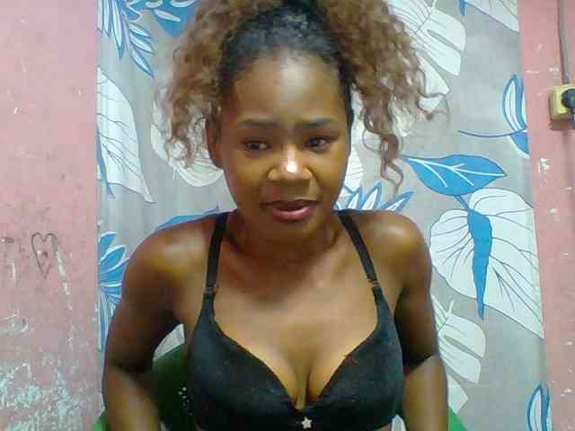 nomenen Live Webcam on BongaCams