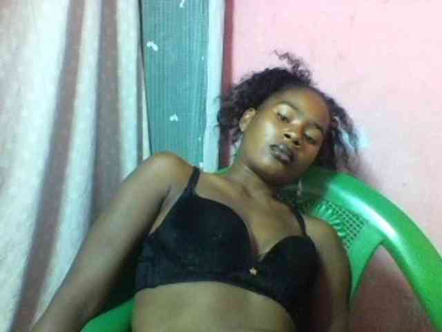 nomenen Live Webcam on BongaCams