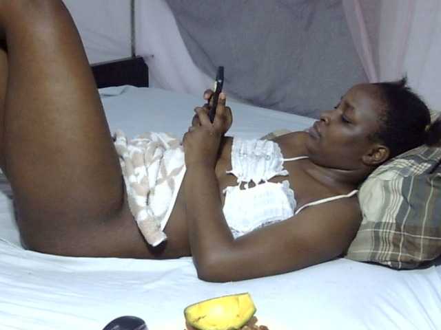 Creamykiteey Live Cam on BongaCams