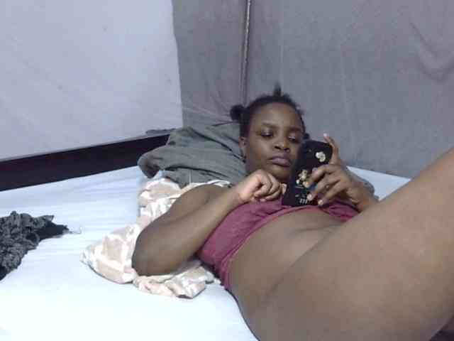 Creamykiteey webcam