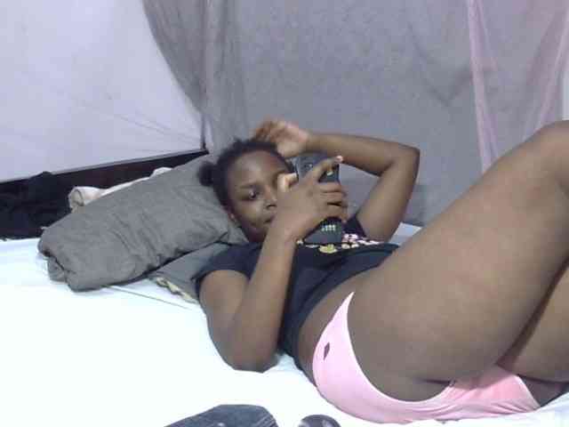 Creamykiteey webcam
