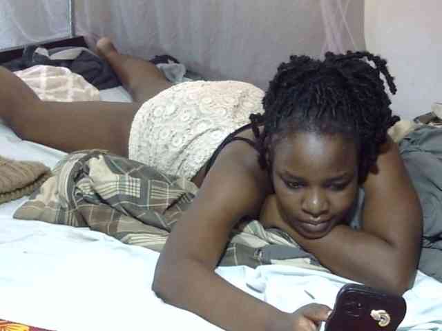 Creamykiteey webcam
