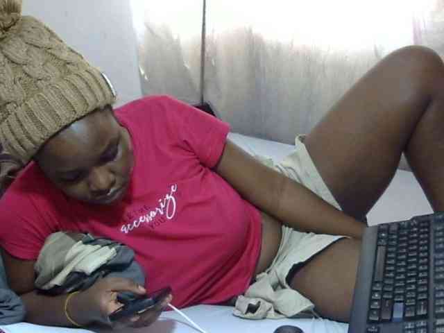 Creamykiteey webcam