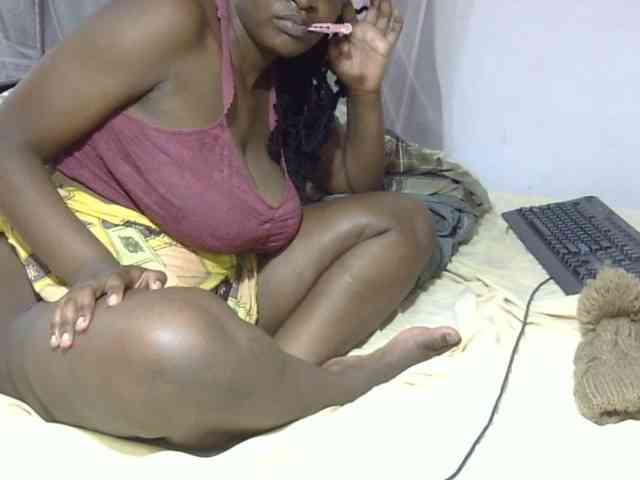 Creamykiteey webcam