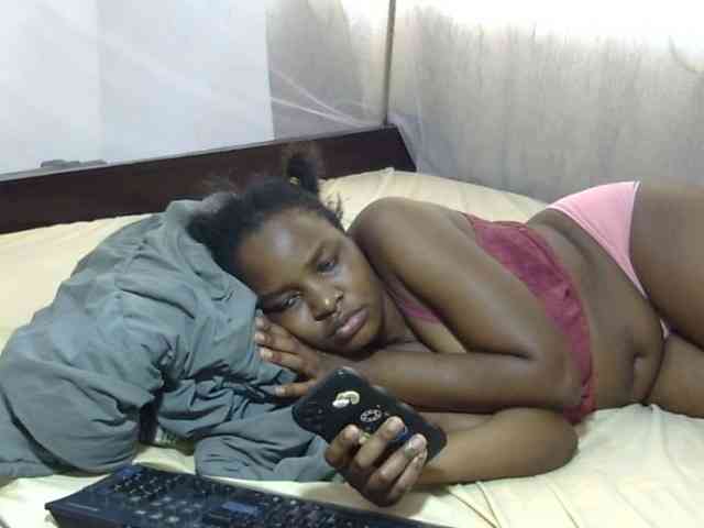 Creamykiteey webcam