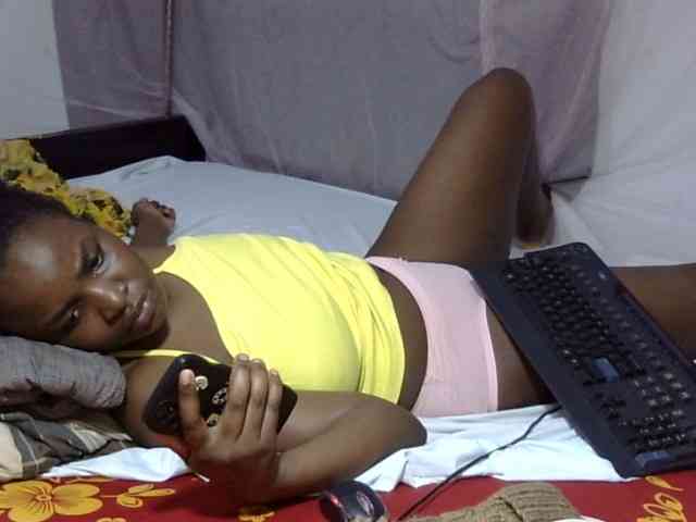 Creamykiteey webcam