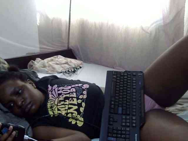 Creamykiteey webcam