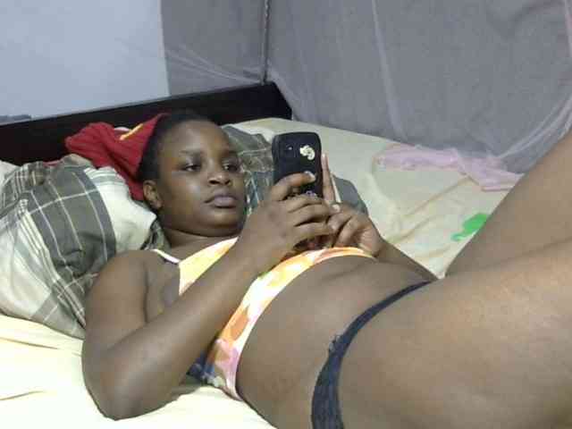 Creamykiteey webcam