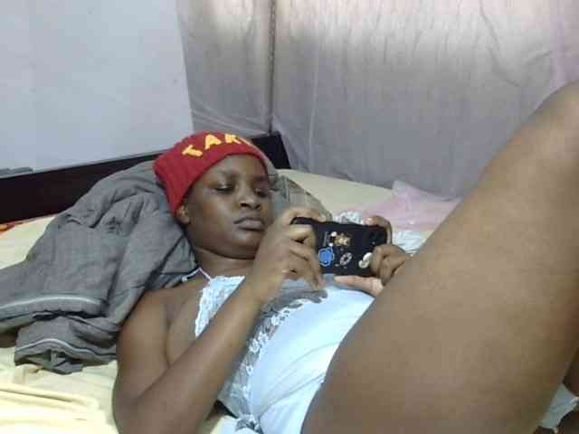 Creamykiteey webcam
