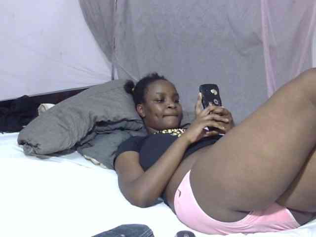 Creamykiteey webcam
