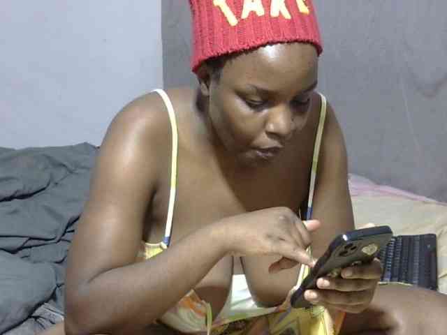 Creamykiteey webcam