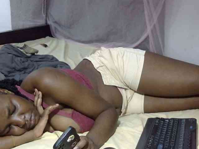 Creamykiteey webcam