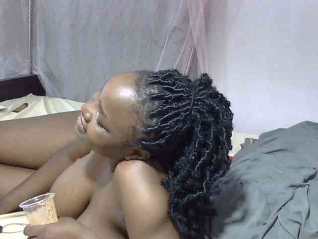 Creamykiteey webcam
