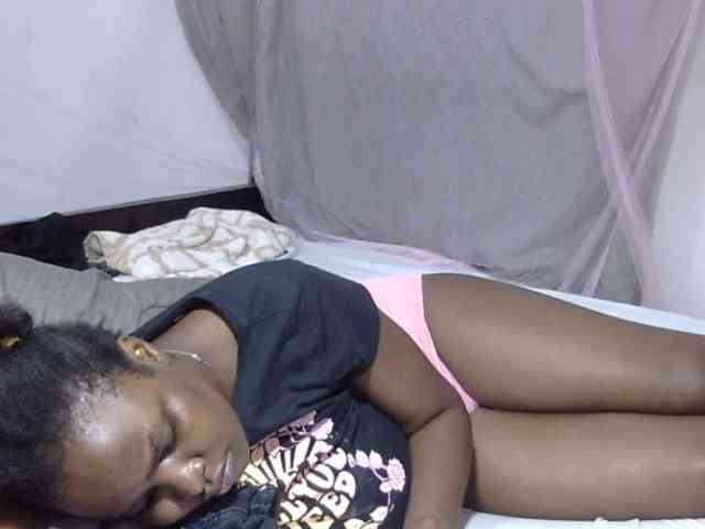 Creamykiteey webcam