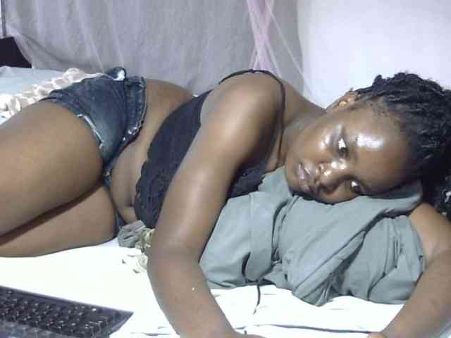 Creamykiteey webcam
