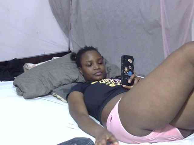 Creamykiteey webcam