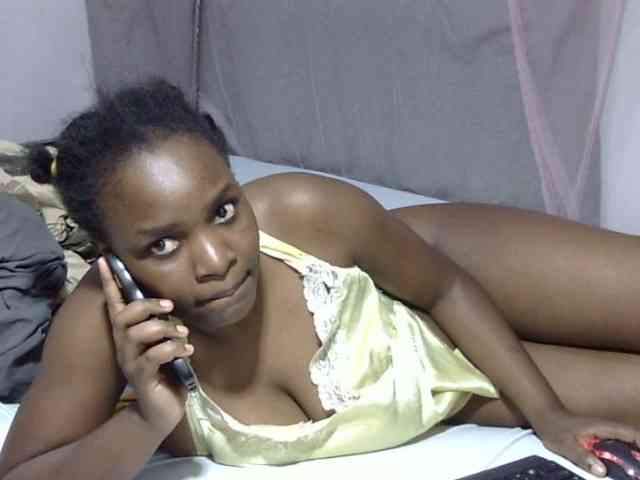 Creamykiteey webcam