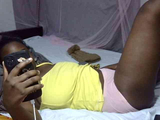 Creamykiteey webcam
