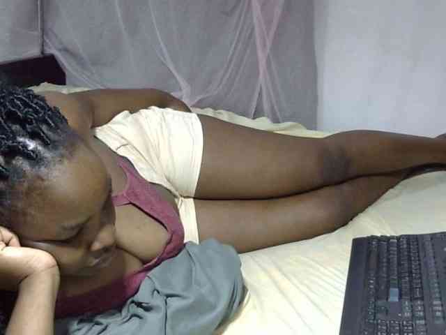 Creamykiteey webcam
