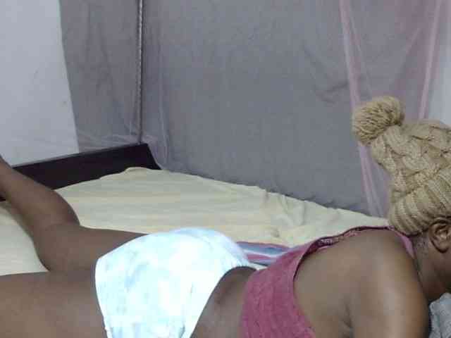 Creamykiteey webcam