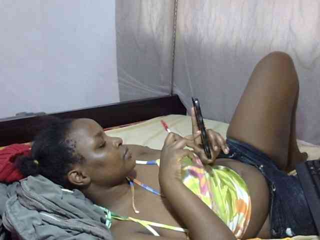 Creamykiteey webcam