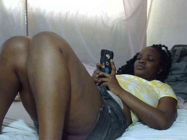 Creamykiteey webcam