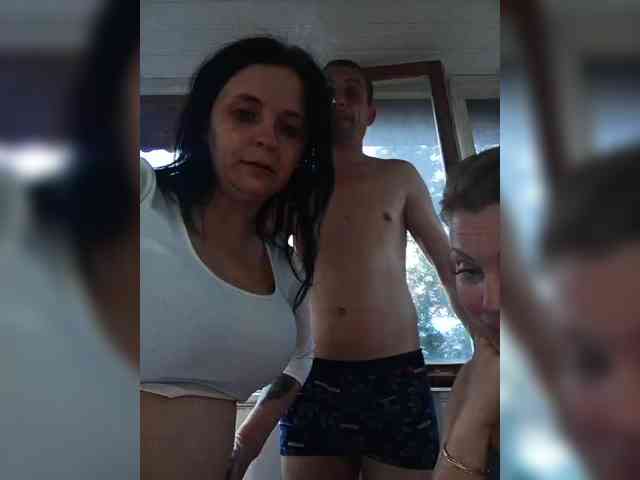 Triopara Live Webcam on BongaCams