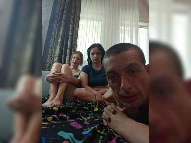 Triopara Live Webcam on BongaCams