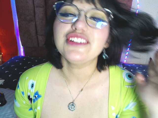 1sarah webcam bongacams model stream image