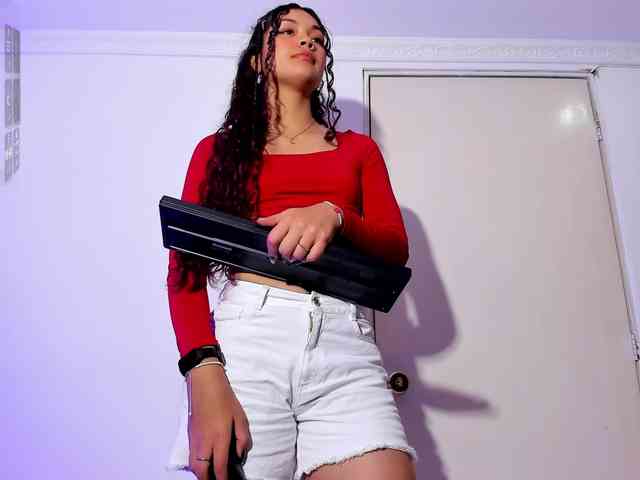 Camilla-Miller01 webcam