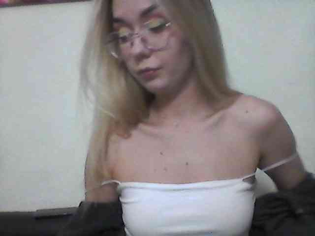 Alisha-baby webcam