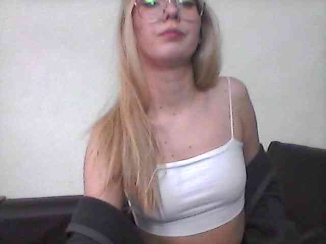 Alisha-baby webcam