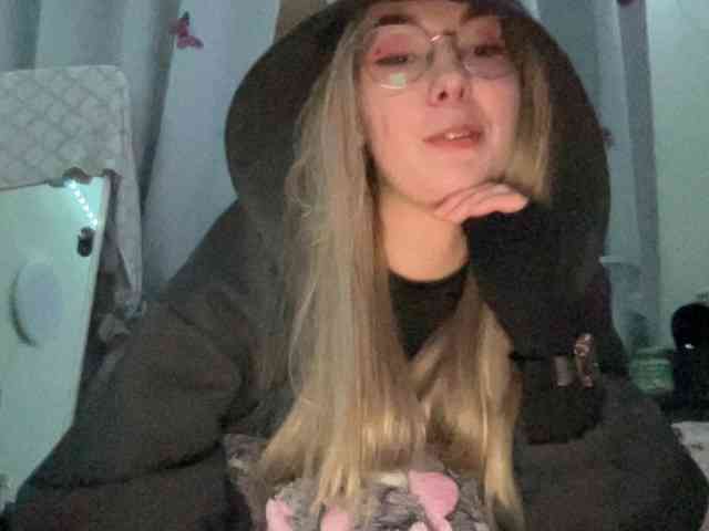 Alisha-baby webcam