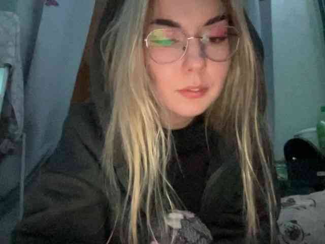 Alisha-baby webcam