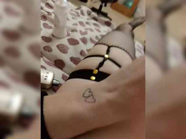 Sissyalinna Live Webcam on BongaCams