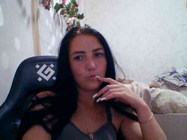 Kira-Sweetchi webcam