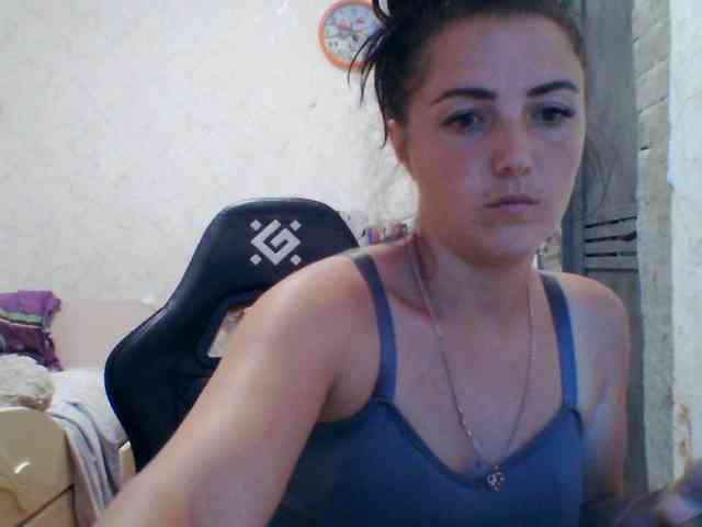 Kira-Sweetchi webcam